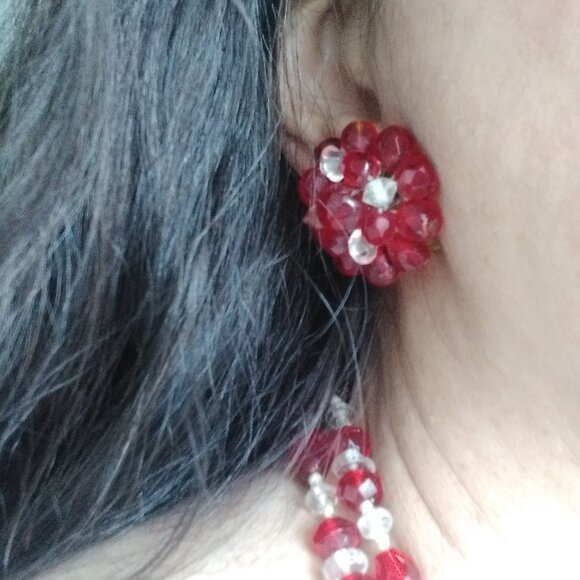 VINTAGE GERMANY CLUSTER RED & CLEAR GLASS CLIP ON EARRINGS - Picture 3 of 5